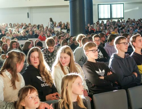 Nuoret kokoontuivat laulamaan Oulussa ja Helsingissä